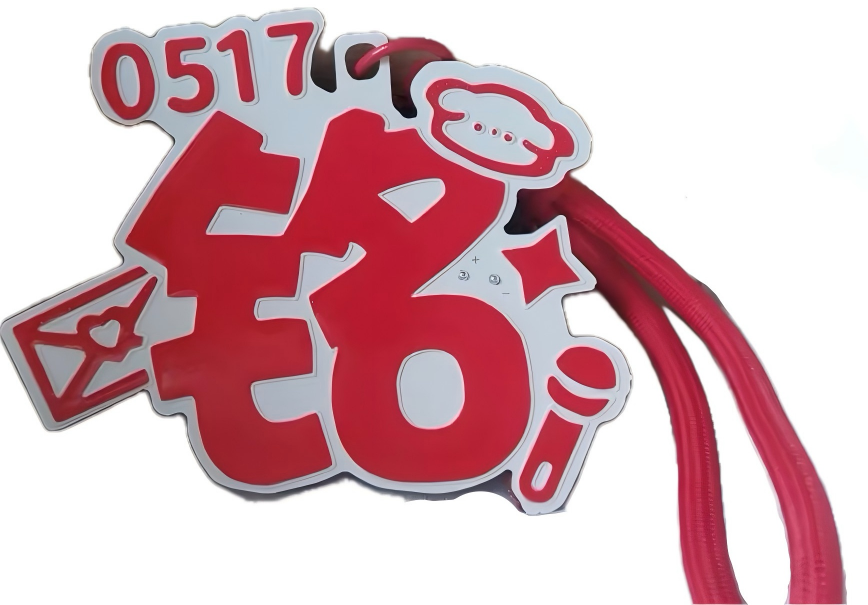 单字胸牌 